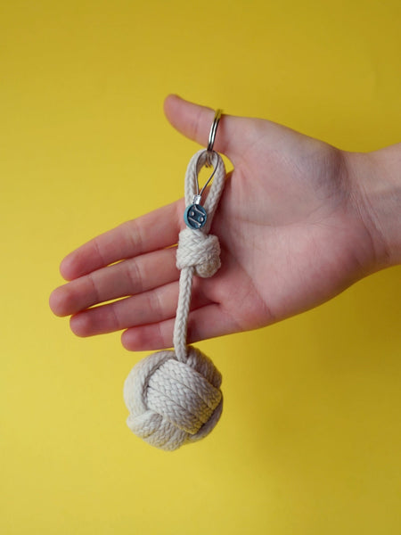 monkey's fist keychain - white (flat)