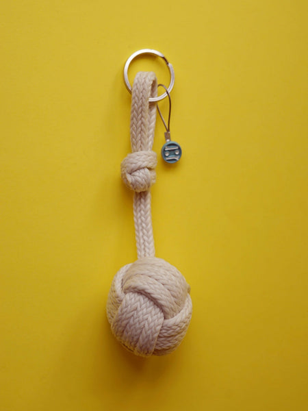monkey's fist keychain - white (flat)