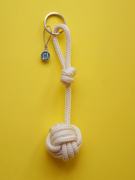 monkey's fist keychain - white (round)