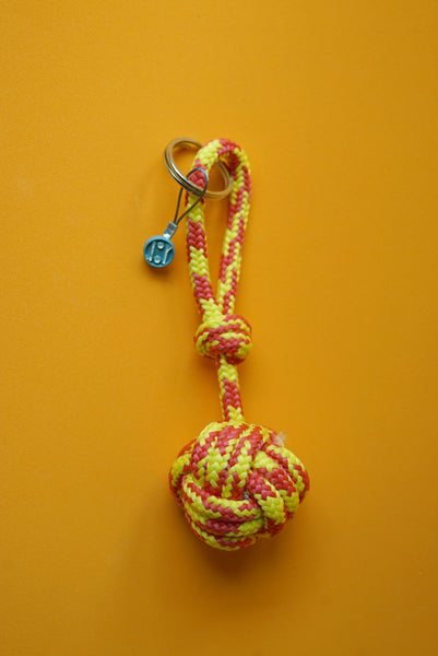 monkey's fist keychain - speckled yellow/red